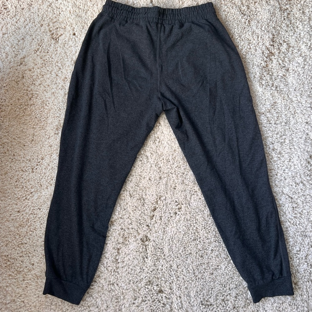Vuori Ellen’s charcoal grey joggers
